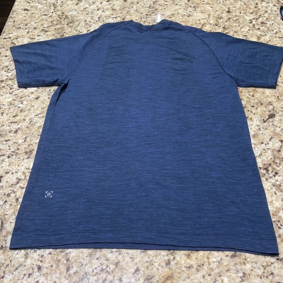 Lululemon shirt - Picture 4 of 5